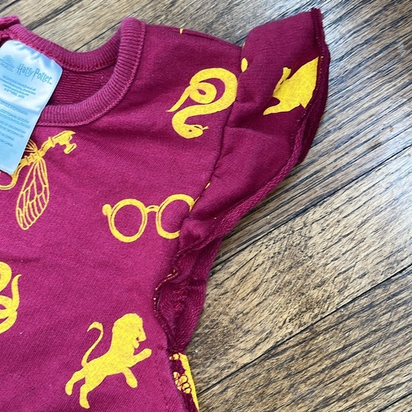 Harry Potter Wizarding World Ruffle Sleeve House Logo Romper - Picture 5 of 6